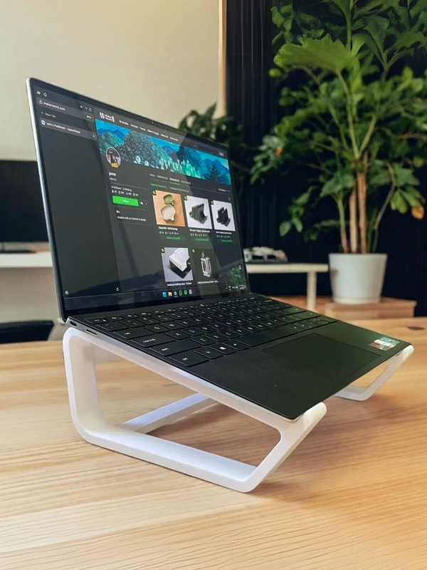 Supporto elegante per notebook – ergonomico e salvaspazio